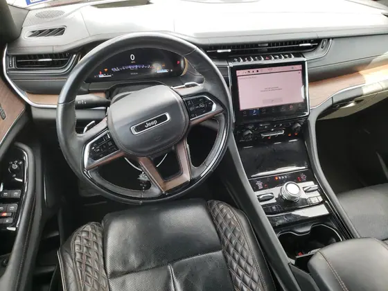 2022 Jeep Grand Cherokee VIN 1C4RJHEG8N8605255 - photo 8 of 13