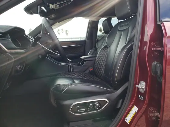 2022 Jeep Grand Cherokee VIN 1C4RJHEG8N8605255 - photo 9 of 13