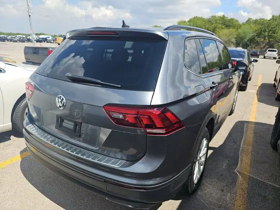 2020 Volkswagen Tiguan VIN 3VV1B7AX7LM083254 - photo 4 of 9