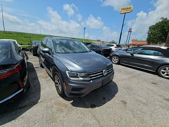 2020 Volkswagen Tiguan VIN 3VV1B7AX7LM083254 - photo 5 of 9