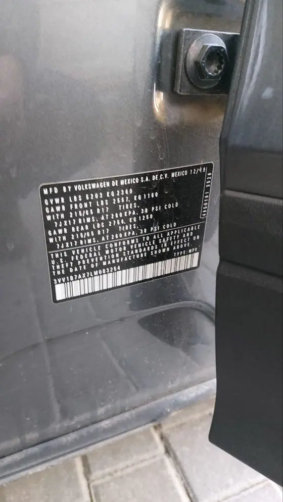 2020 Volkswagen Tiguan VIN 3VV1B7AX7LM083254 - photo 8 of 9