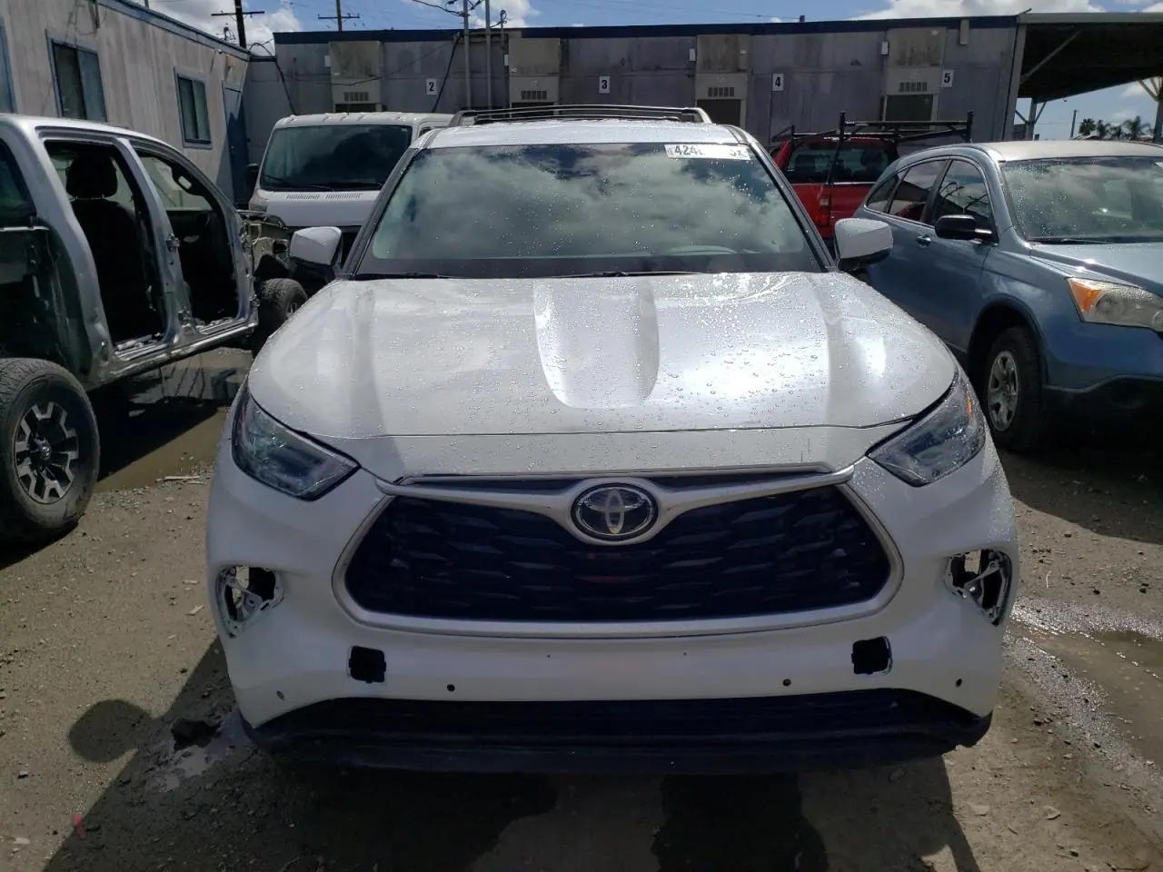 2021 Toyota Highlander VIN 5TDCZRAH7MS076037 - photo 1 of 13