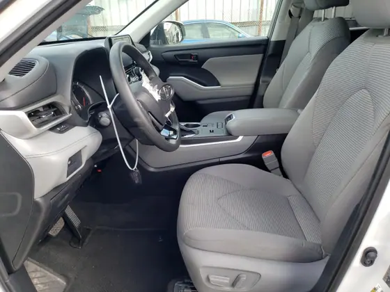 2021 Toyota Highlander VIN 5TDCZRAH7MS076037 - photo 3 of 13