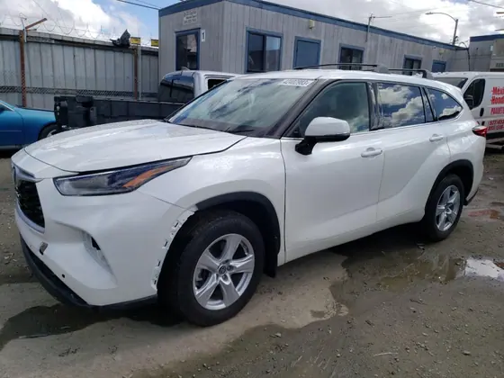 2021 Toyota Highlander VIN 5TDCZRAH7MS076037 - photo 8 of 13