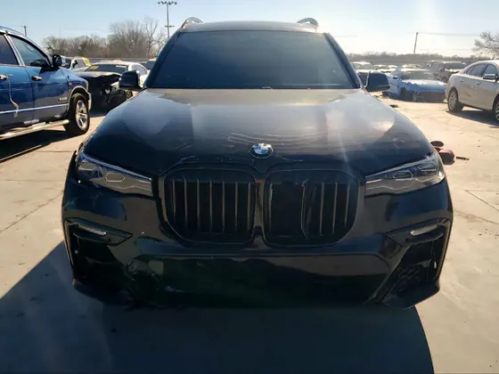 2022 BMW X7 VIN 5UXCW2C04N9M75073 - photo 4 of 9