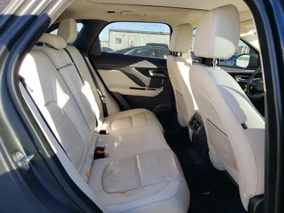 2020 Jaguar F-PACE VIN SADCK2FX9LA631162 - photo 11 of 13