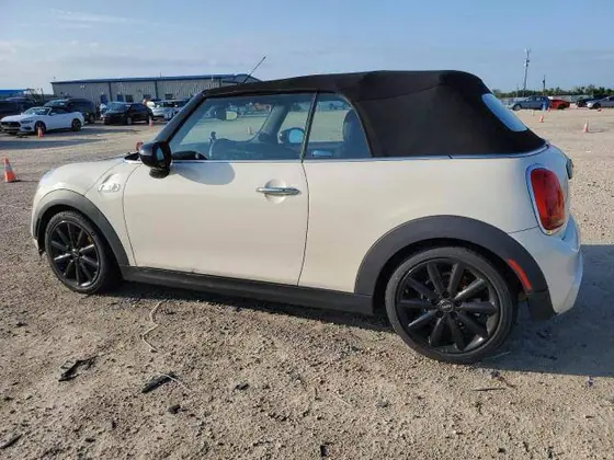 2020 MINI Cooper Convertible VIN WMWWJ5C09L3L03634 - photo 4 of 10