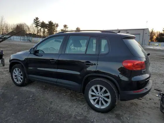 2017 Volkswagen Tiguan VIN WVGBV7AX5HK053089 - photo 3 of 11