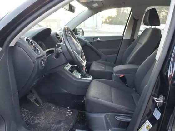 2017 Volkswagen Tiguan VIN WVGBV7AX5HK053089 - photo 7 of 11